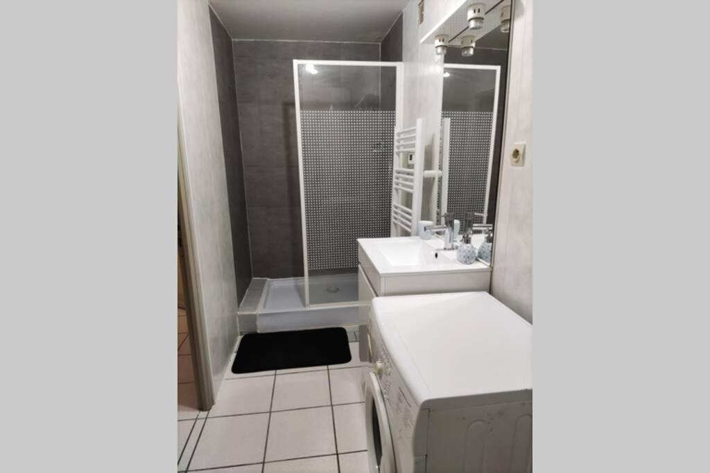 Appt En Bas De Villa, Petit Exterieur, 1 Place De Parking Cuers Exterior foto
