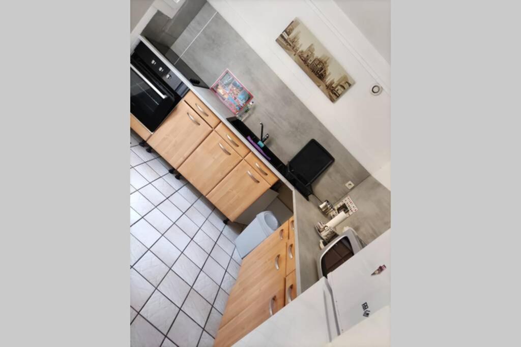 Appt En Bas De Villa, Petit Exterieur, 1 Place De Parking Cuers Exterior foto